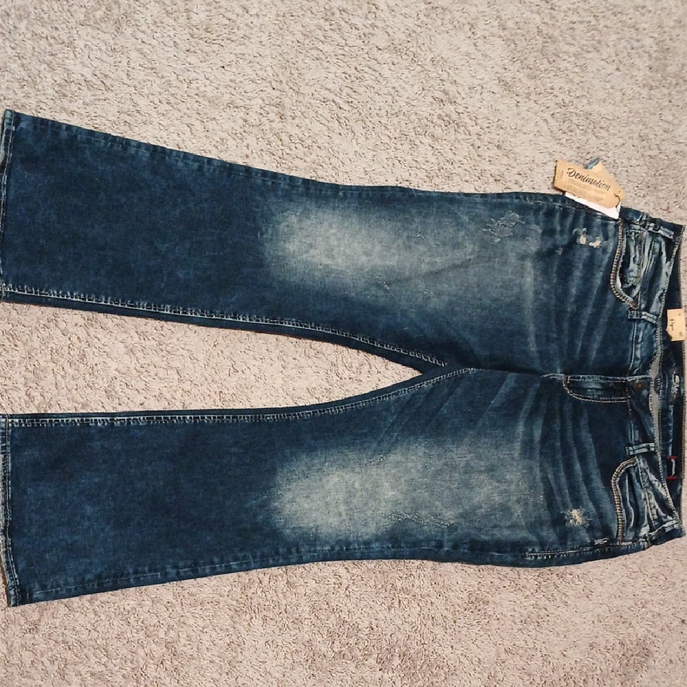 Silver Jeans Women's Boot Cut in Faded Blue